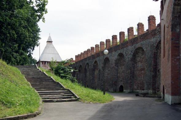 вид на Копытинскую (проезжую) башню - внутренний двор