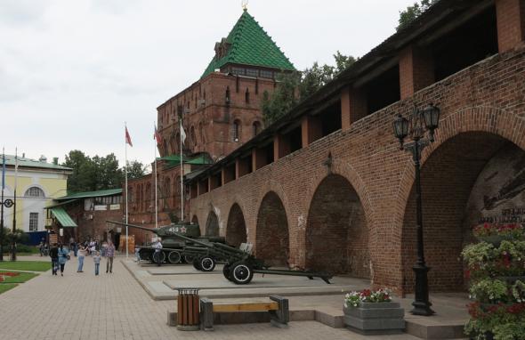 Дмитровская башня, внутренний двор