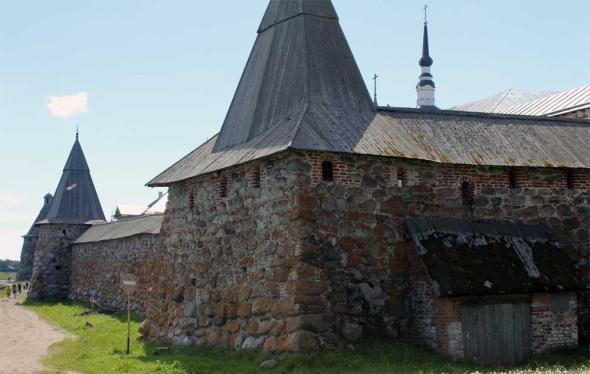 Поваренная башня, пристенок