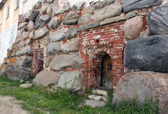 вход в монастырский корпус