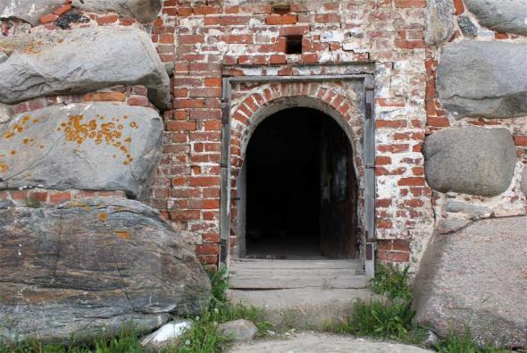 вход в монастырский корпус