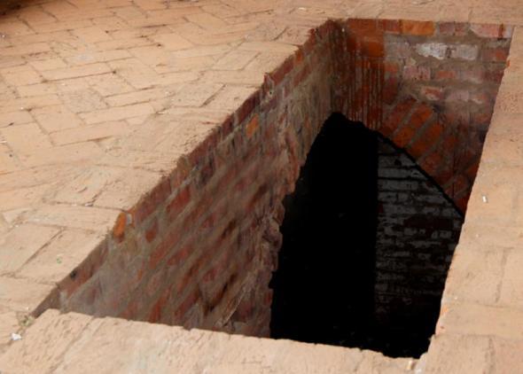 спуск с верхней галереи к бойницам среднего уровня и внутреннему двору