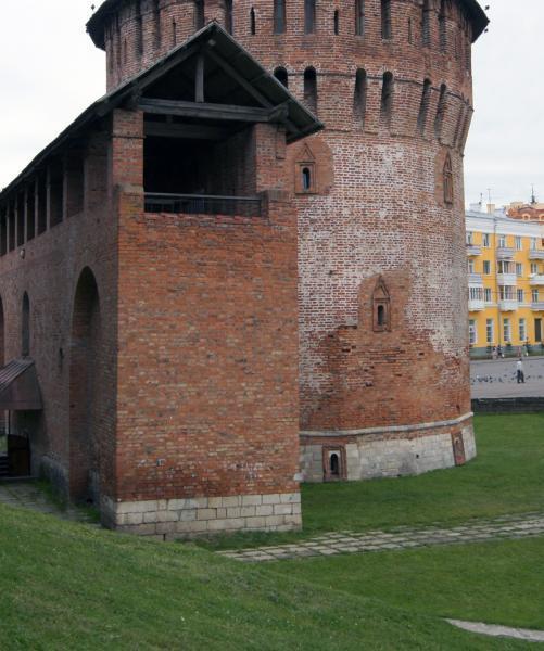 башня Громовая с участком стены