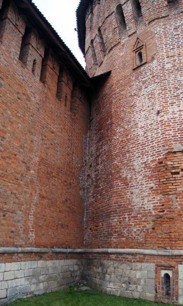 примыкание башни и стены