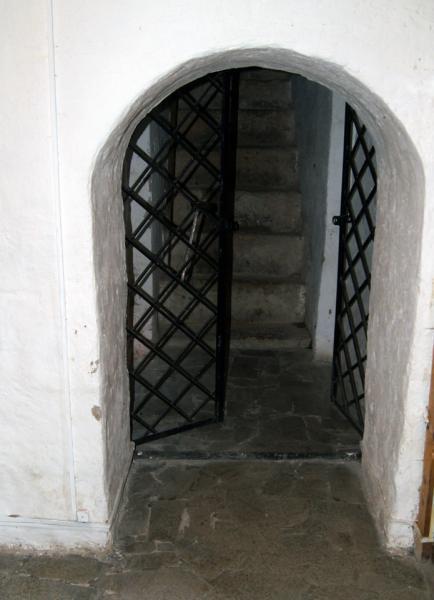 вход на лестницу ко второму уровню