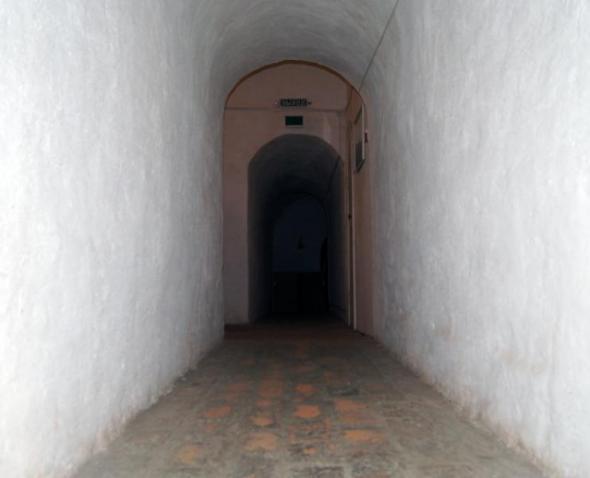 ход в стене ко второму уровню башни