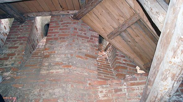 вид со стены на верхний уровень башни