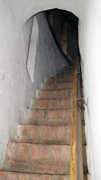 лестница на верхний уровень башни