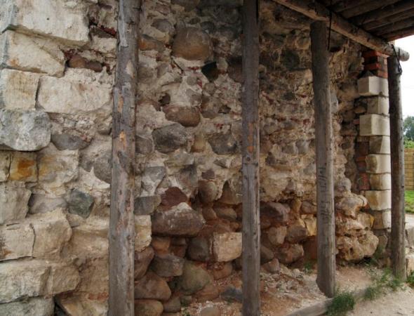 крепостная стена в разрезе