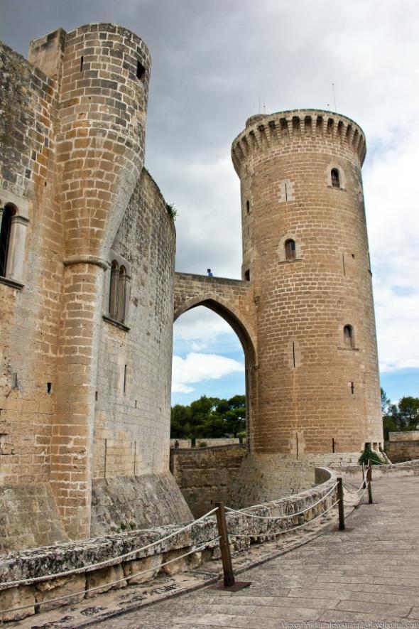 Замок Бельвер (Испания)