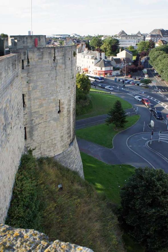 юго-восточный угол замка (вид на север)