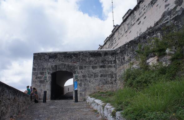 проход в бастион Castillo De Los Tres Reyes Del Morro