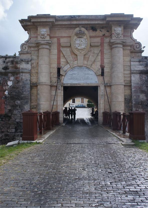 проход в бастион Fortaleza de San Carlos de la Cabaña