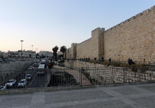 стены Иерусалим