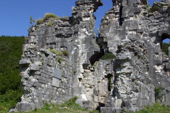 руины храма