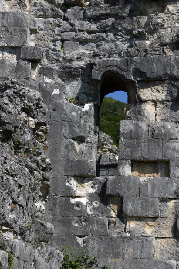 руины храма