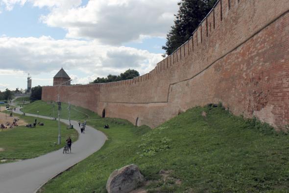 восточная стена