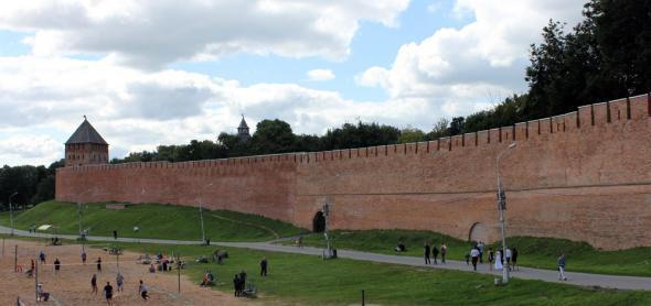 восточная стена