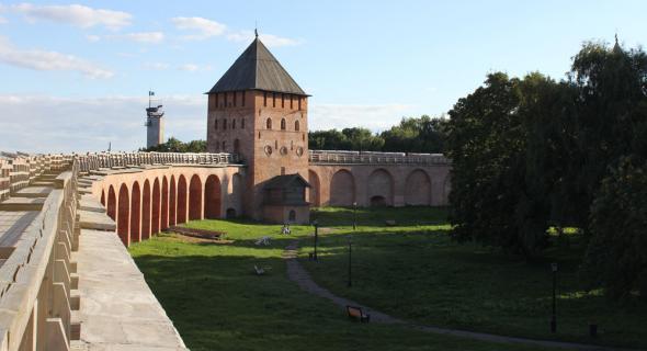 стена, вид на Дворцовую башню