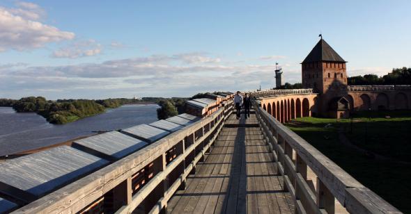 стена, вид на Дворцовую башню