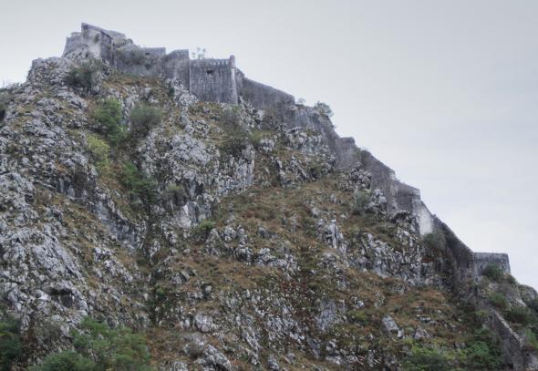 западный выступ периметра стен