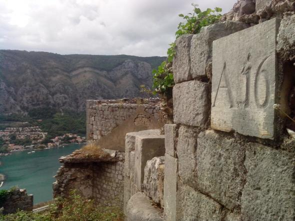 остатки стен