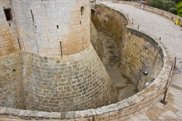 Замок Бельвер (Испания)